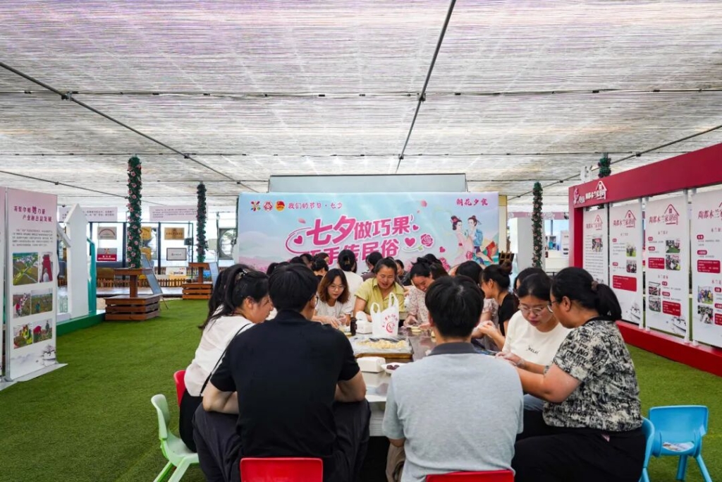 徐舍鎮(zhèn)開(kāi)展“同吟浪漫詩(shī)章 共赴七夕佳約”主題文明實(shí)踐活動(dòng)